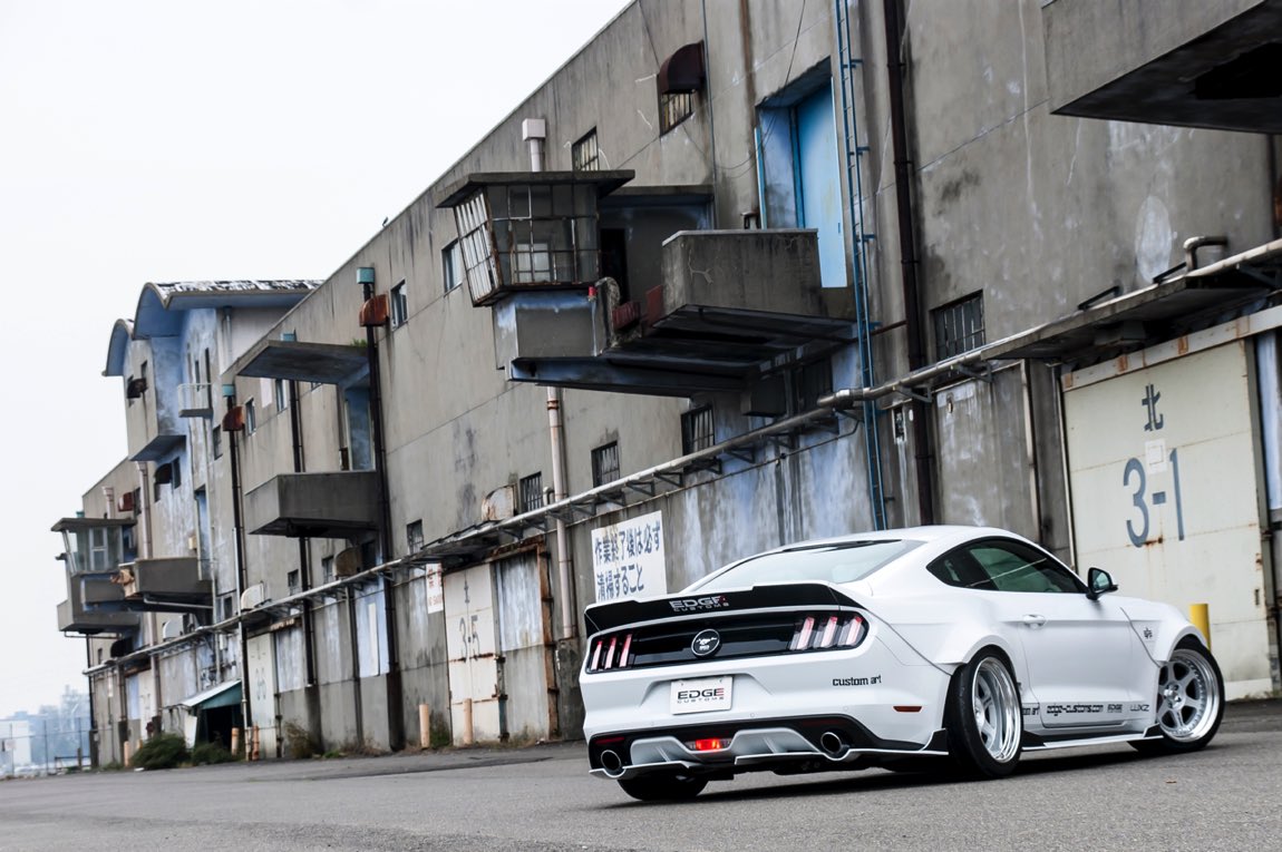 EDGE CUSTOMS Ford Mustang R